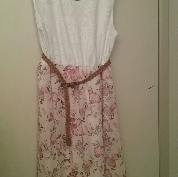 Almost famous floral dress. Country chic. - Picture 7 of 8